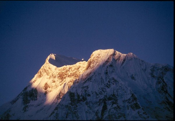 050_Annapurna_III_at_sunrise_from_Ngawal.jpg