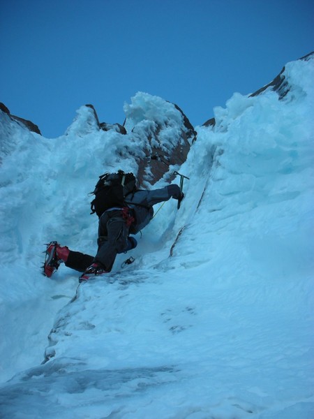 Jason_sandy_headwall_ice_shoot_3.jpg