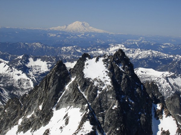 Colchuck_and_Dragontail_-_June_2008014.JPG