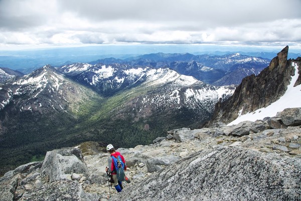 descending_scree_rib_on_sherpa_glacier.jpg