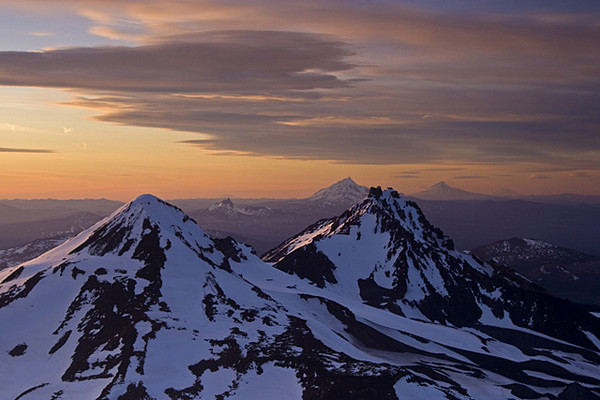 10_Sunset_looking_North_from_South_Sister_Summit.jpg