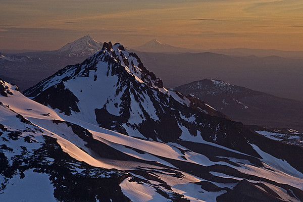 12_Sunrise_View_North_From_South_Sister_Summit_MG_.jpg